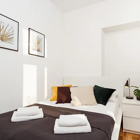 Apartmán Magnolia Apartment - 2Br For 8 - Old Town