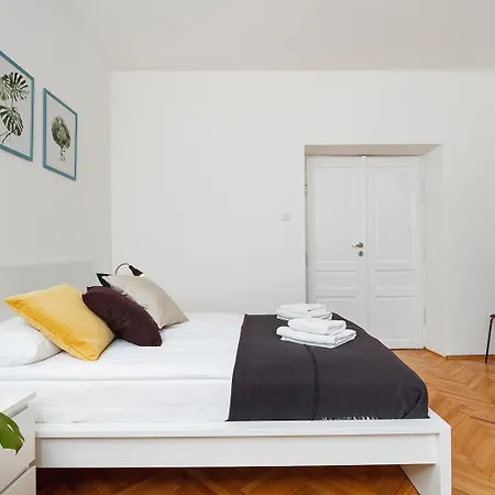 Magnolia Apartment - 2Br For 8 - Old Town Apartmán