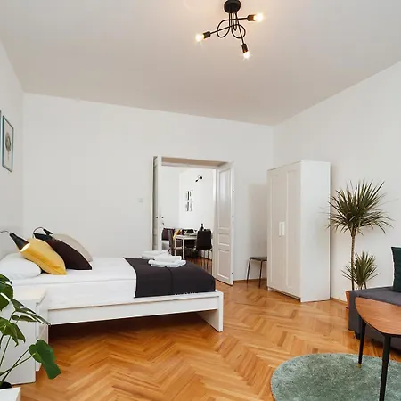 Apartmán Magnolia Apartment - 2Br For 8 - Old Town *